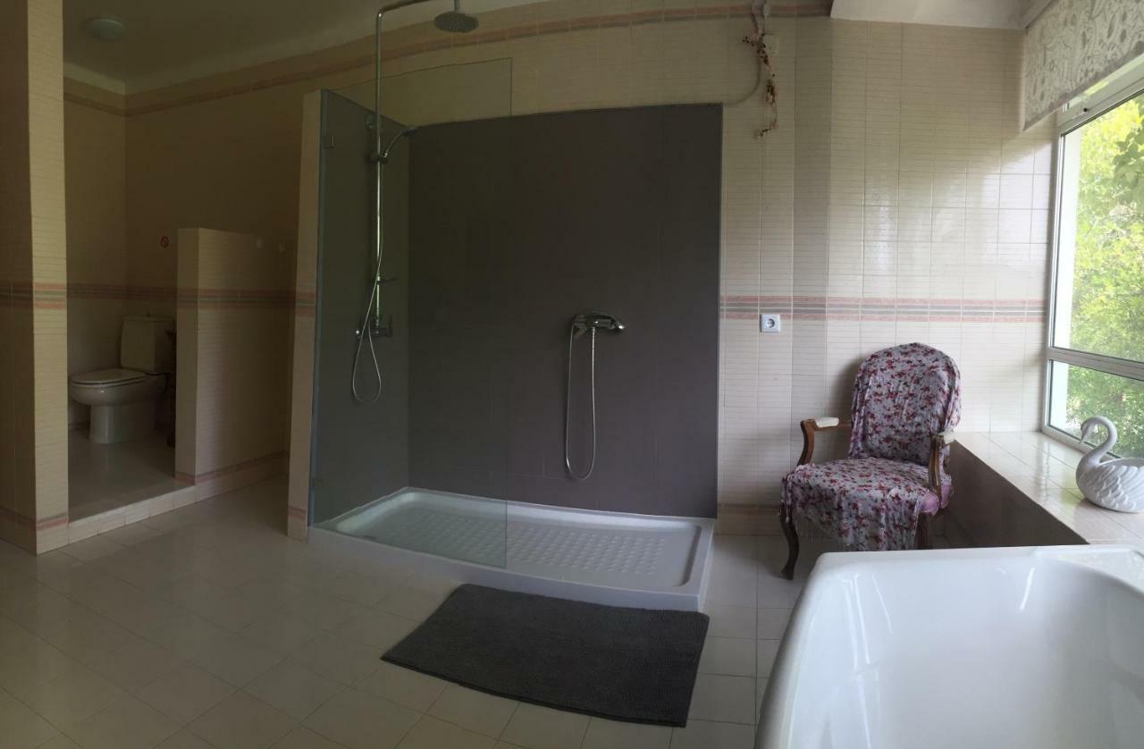 Casa Branca Guest House Foz do Arelho Bagian luar foto